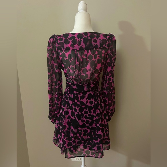 Topshop v-neck dress with sleeves cinched on wrist - Picture 2 of 2